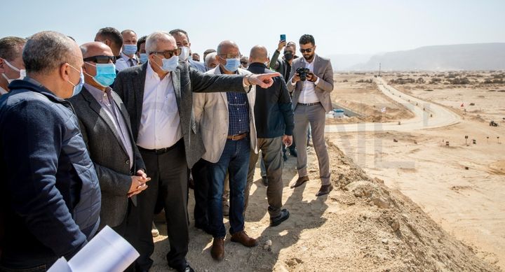 وزير النقل ورئيس المنطقة الاقتصادية لقناة السويس في جولة تفقدية بالميناء لمتابعة مستجدات الأعمال تشكيل 22432