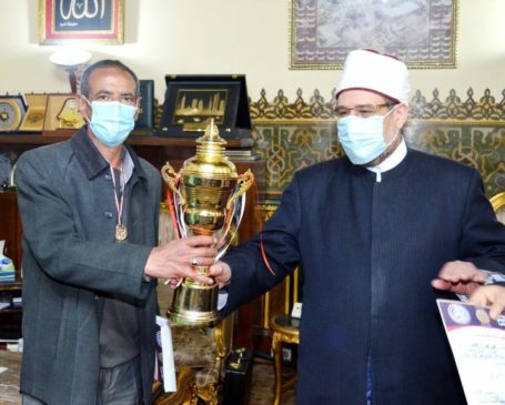 فريق كرة القدم الخماسية بالأوقاف يحصل على المركز الثالث ببطولة المصالح الحكومية وأحسن لاعب وأحسن إداري 22440