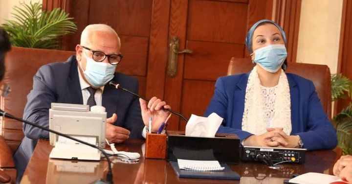 وزيرة البيئة تبحث مع محافظ بورسعيد تحديث منظومة إدارة المخلفات بالمحافظة د 23252