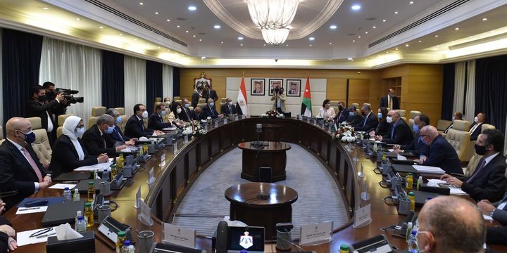 مناقشات تفصيلية لأوجه التعاون الثنائى المصرى الأردنى من جانب الوزراء المعنيين شهد اجتماع اللجنة العليا 24048