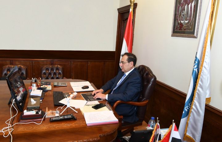 وزير البترول يعتمد الموازنة التخطيطية لشركة بترول خليج السويس رأس المهندس طارق الملا وزير البترول والثروة 29002