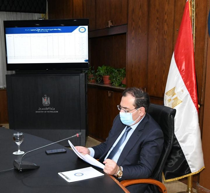 وزير البترول يواصل متابعة تنفيذ برنامج التوسع بمحطات تموين وتحويل السيارات للغاز عقد المهندس طارق الملا 37380