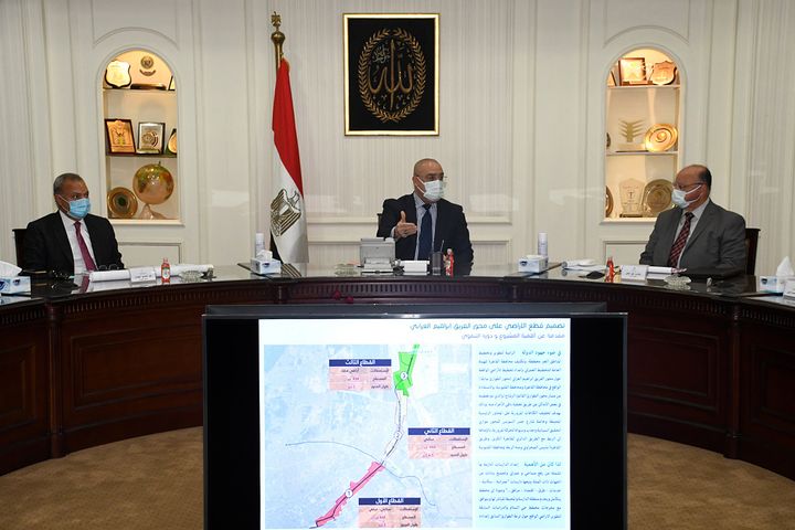 وزير الإسكان ومحافظا القاهرة والقليوبية يستعرضون مخطط تطوير المناطق المحيطة بمحور الفريق إبراهيم العرابى 40707