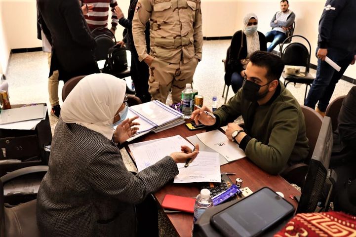تنفيذاً للمبادرة الرئاسية لدعم قطاع الصناعات الصغيرة والمتوسطة وتوفير مجمعات صناعية كاملة المرافق وزيرة 42405