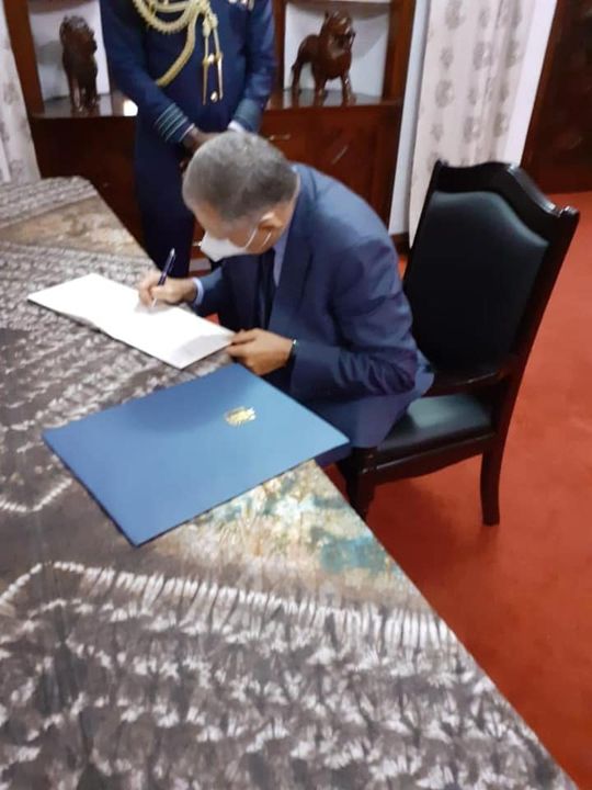 السفير المصري يقدم أوراق اعتماده لرئيس جمهورية سيراليون - قدم السفير محمد منير لطفي سفير جمهورية مصر 42735