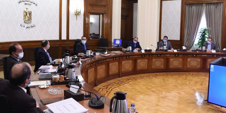 رئيس الوزراء يستعرض الملامح العامة والتقديرات الأولية لمشروع الموازنة للعام المالي الجديد 2021-2022 مدبولي: 49397