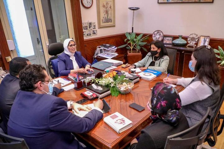 وزيرة الصحة تعقد اجتماعًا مع ممثل منظمة الصحة العالمية لبحث سبل التعاون خلال التصدي لجائحة كورونا وتصنيع 60437