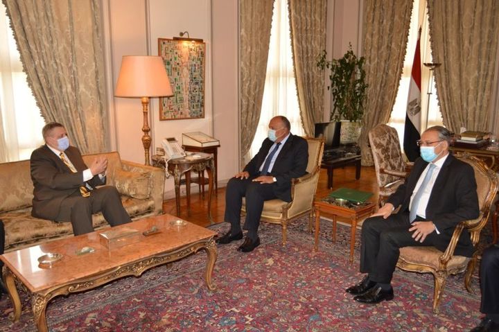 وزير الخارجية يلتقي مبعوث الأمم المتحدة الخاص إلى ليبيا استقبل وزير الخارجية سامح شكري، اليوم 7 مارس 61412