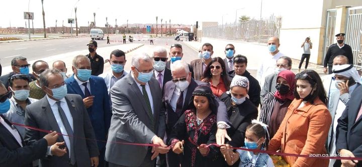 وزير الزراعة ومحافظ جنوب سيناء يفتتحان معرض المنتجات الغذائية والحرف والزهور بمدينة شرم الشيخ على هامش 62789