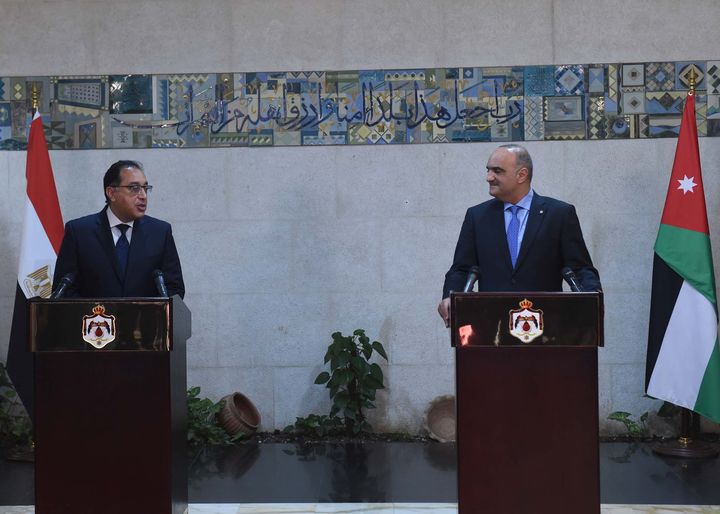 في مؤتمر صحفي مشترك بعمّان : رئيسا الوزراء المصري والأردني يؤكدان السعي لتوسيع أطر التعاون بين الدولتين وفقا 63673