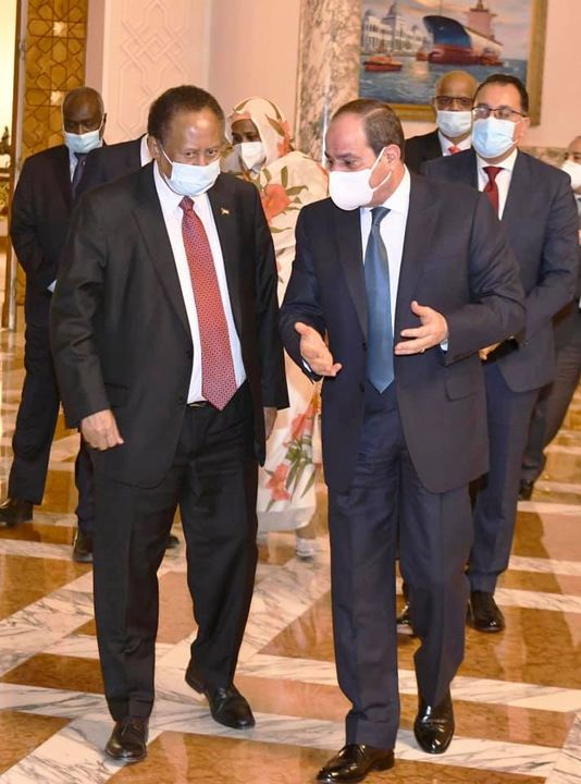 السيد الرئيس يبحث مع رئيس الوزراء السوداني الجهود المشتركة بين مصر والسودان تجاه قضية سد النهضة 74205