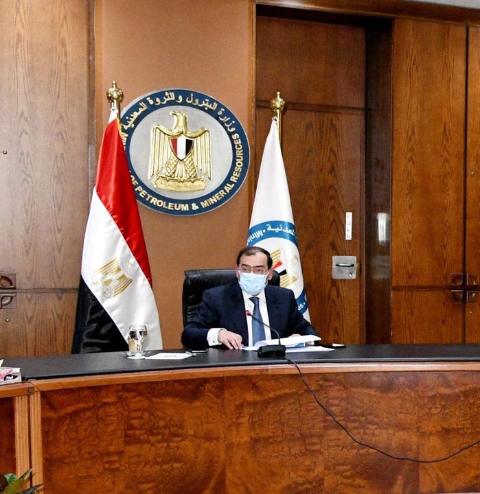 وزير البترول يتابع خطة توصيل الغاز الطبيعي إلى ١,٢ مليون وحدة سكنية وقري حياة كريمة عقد المهندس طارق 74664