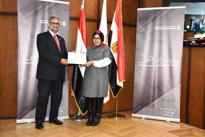 تكريم لثلاث من منسقي الوزارة فى جائزة التميز الحكومي 74680