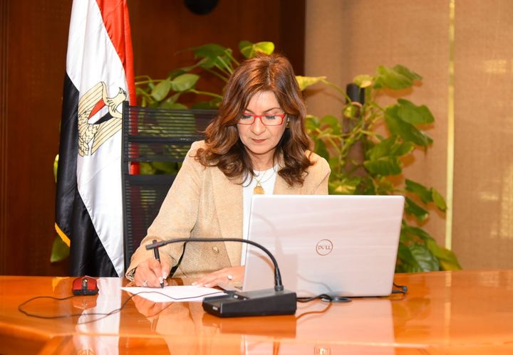وزيرة الهجرة في حوار مفتوح مع المرشحين سفراء مركز وزارة الهجرة للحوار عبر زووم وزيرة الهجرة: شباب 77539