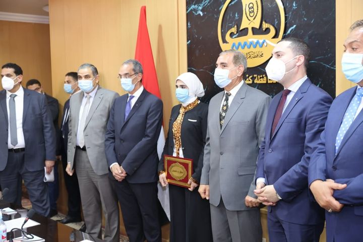 During Visiting Kafr El Sheikh, ICT Minister Presents ICT, Post, Capacity Building Projects The Minister of Communications and Information Technology Amr Talaat and the Governor of Kafr El Sheikh 79870