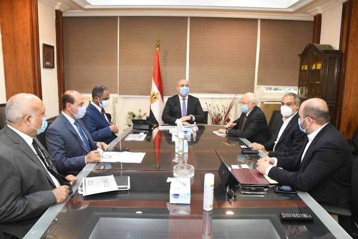وزير الإسكان يلتقى ممثلى إحدى الشركات الوطنية لبحث التعاون فى تنفيذ مشروعات المبادرة الرئاسية حياة كريمة 85777