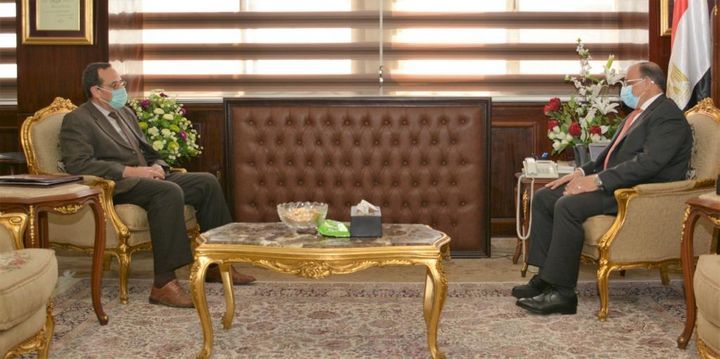 وزير التنمية المحلية يلتقى محافظ شمال سيناء لمتابعة المشروعات التنموية استقبل اللواء محمود شعراوي وزير 90821
