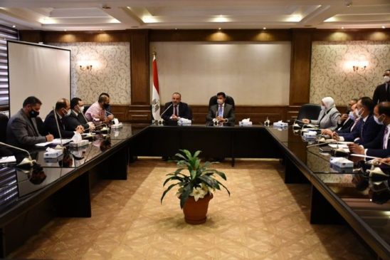 وزير الرياضة يبحث آخر استعدادات بطولة العالم للسلاح اجتمع الدكتور أشرف صبحي وزير الشباب والرياضة ، صباح 94903