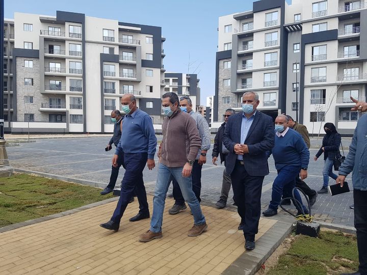 مسئولو الإسكان يقومون بجولة تفقدية للمشروعات السكنية والخدمية بمدينة المنصورة الجديدة عباس: 91 % نسبة إنجاز 97644