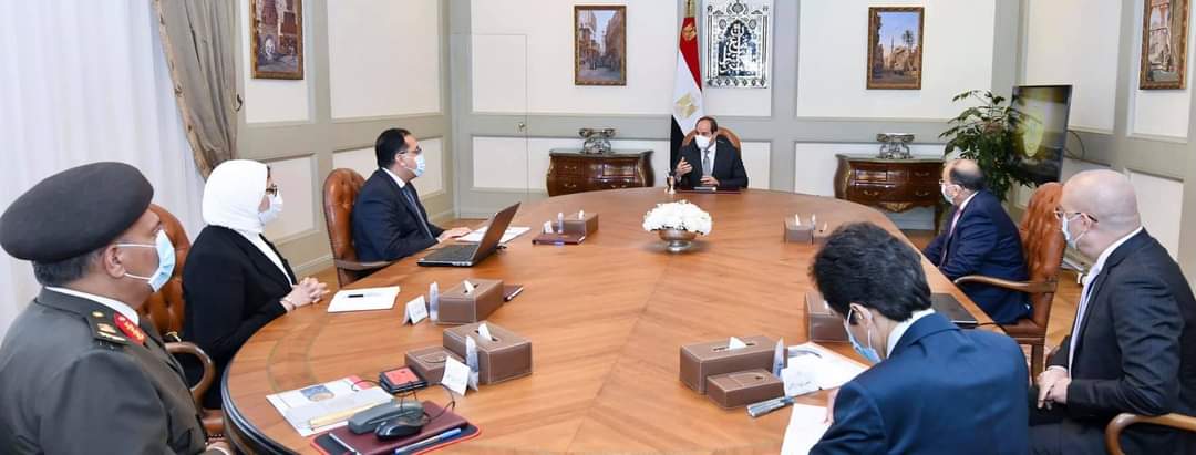 الرئيس عبد الفتاح السيسي، يوجه بمضاعفة أعداد سيارات القوافل الطبية والعيادات المتنقلة والإسعاف، لصالح Ev4NuWAWgAIeypK