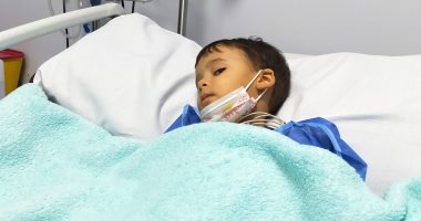 أعلنت مستشفى طب عين شمس، نجاح عملية تلقى أول طفل مصرى مصاب بمرض ضمور العضلات الشوكى، الدواء الأغلى سعرا فى EveZFfnWgAM8o l