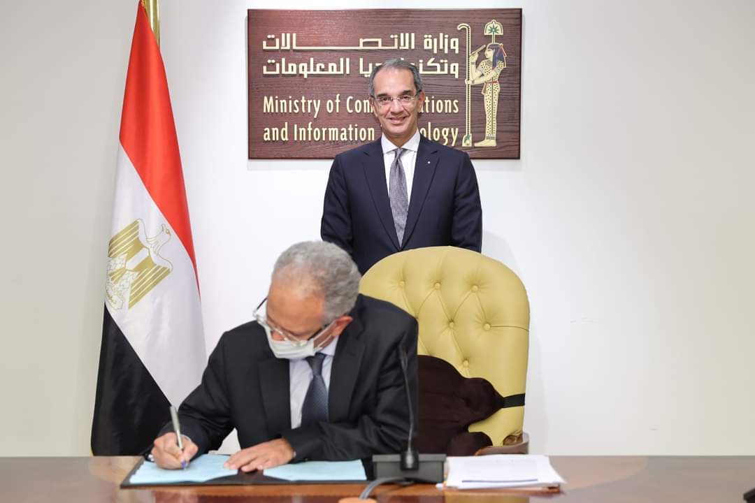شهد وزير الاتصالات وتكنولوجيا المعلومات، توقيع اتفاقية تعاون بين هيئة تنمية صناعة تكنولوجيا المعلومات Ew6QPRVWQAAC yd