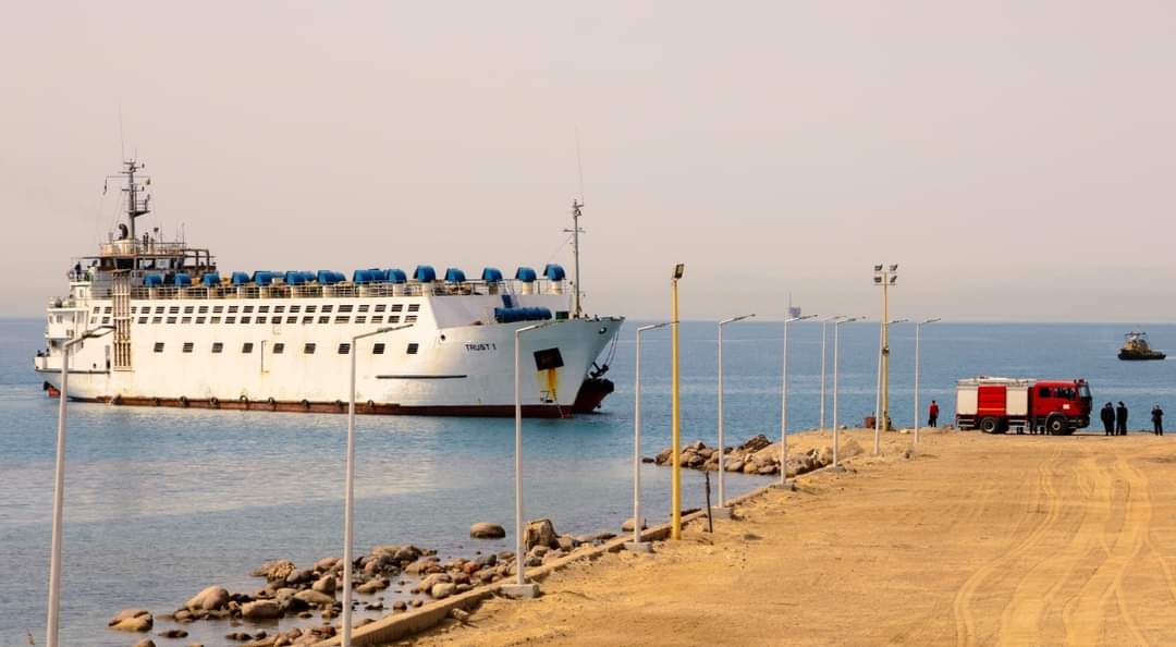 أعلنت المنطقة الاقتصادية لقناة السويس عن استقبال ميناء الطور التابع للمنطقة، السفينة (TRUST-1) وعلى متنها شحنة EwHHh IXEAEjSF0