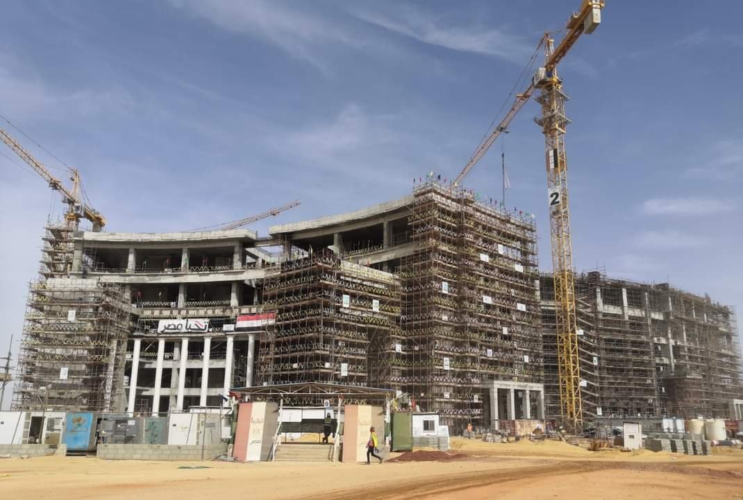 تتواصل أعمال إنشاء "مبنى البنك المركزي المصري" الجديد بالعاصمة الإدارية الجديدة