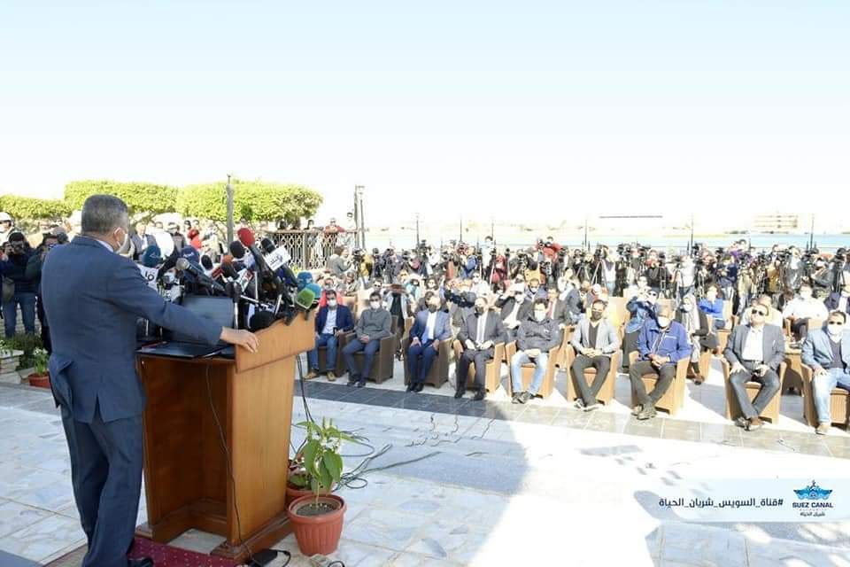 عقد الفريق أسامة ربيع رئيس هيئة قناة السويس، مؤتمرا صحفيا للتعليق على تطورات أعمال تعويم سفينة الحاويات