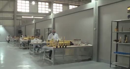 افتتحت وزارة الآثار والسياحة أول مصنع في مصر والشرق الأوسط للمستنسخات الأثرية بمدينة العبور، وتشمل أعمال PJr2KLD0jBDYszKz