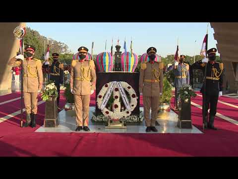 القائد العام للقوات المسلحة يضع إكليل الزهور على النصب التذكارى للجندى المجهول hqdefaul 83