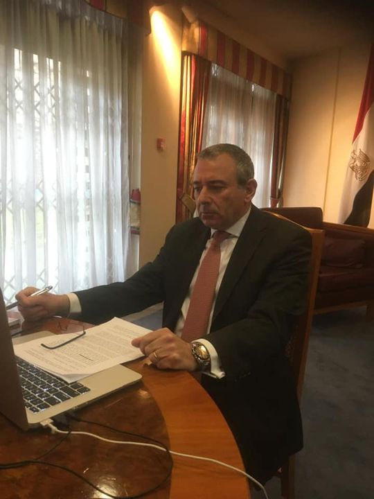 سفير مصر في لندن يلقي بياناً أمام المجلس التنفيذي للمنظمة البحرية الدولية بشأن سفينة الحاويات MV Ever Given في 19805