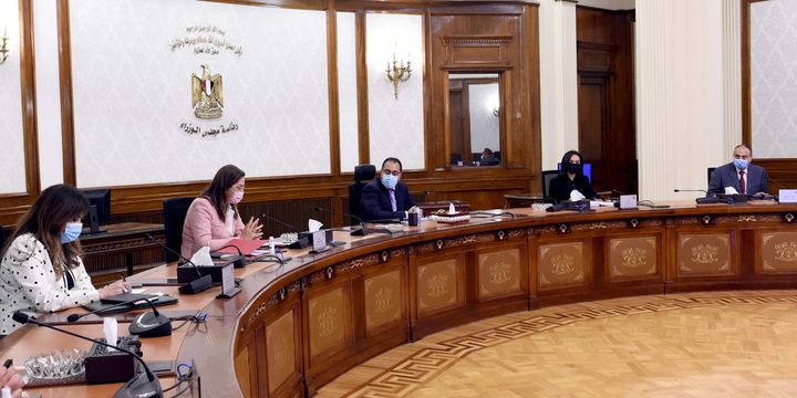رئيس الوزراء يستعرض جهود المساهمة في إعداد تقرير التنمية البشرية مصر 2020 عقد الدكتور مصطفى مدبولي، رئيس 30782