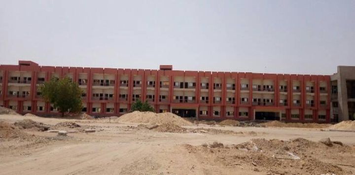 المشروعات التنفيذية في جامعة جنوب الوادي بتكلفة 958 مليون جنيه ● مجمع مدرجات كلية الطب البشري ● مبنى معامل 34316