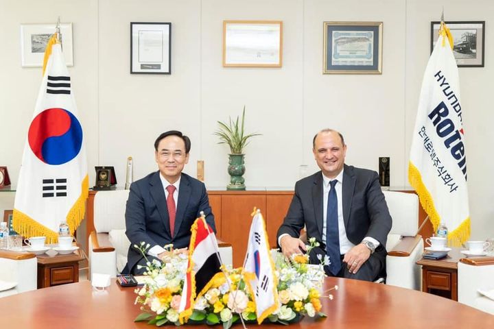 سفير مصر في سول يلتقي الرئيس والمدير التنفيذي لمجموعة شركات هيونداي روتام الكورية  34964
