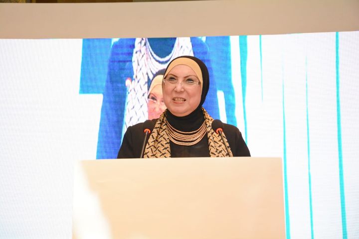 وزراة التجارة والصناعة بالانابة عن رئيس مجلس الوزراء وزيرة التجارة والصناعة تفتتح فعاليات 37023