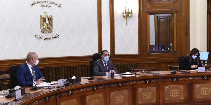 رئيس الوزراء يتابع مع وزير الإسكان ملفات عمل الوزارة مدبولي: اهتمام كبير من الرئيس بمشروعات الصعيد 39480