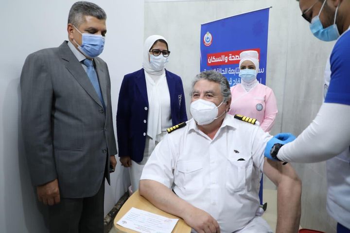هيئة قناة السويس وزيرة الصحة تشهد تطعيم المرشدين بقناة السويس بلقاح فيروس كورونا وزيرة 45357