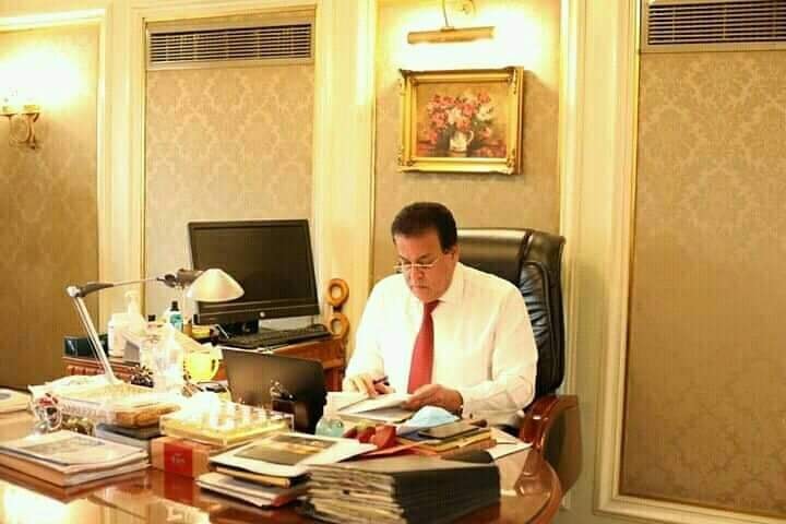 وزير التعليم العالي يصدر قرارًا بإغلاق كيانات وهمية بالشرقية داهمت لجنة الضبطية القضائية عدة كيانات وهمية 64460