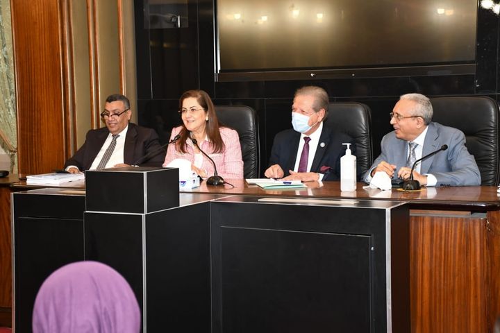 خلال مناقشتها الملامح الأساسيّة لخِطَّة عام 2022/21 أمام لجنة الخطة والموازنة بمجلس النواب د 77081