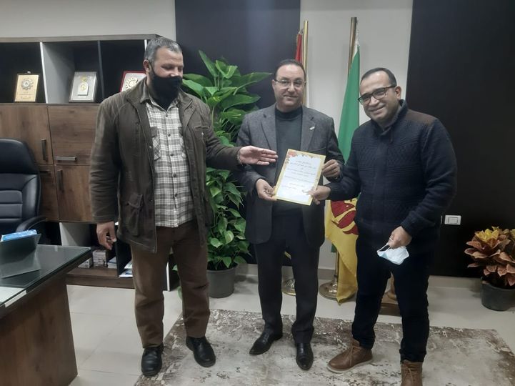 رئيس جهاز مدينة الشروق يلتقي ممثلي سكان منطقة النوادي ويلبي مطلبهم التقى المهندس عبداللطيف بشارة، رئيس 79158