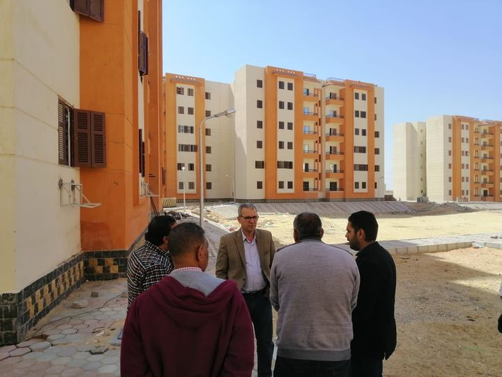 رئيس جهاز العبور الجديدة يتفقد مشروعات الإسكان والمرافق بالمدينة على يشدد على الانتهاء من تنفيذ المباني 80157