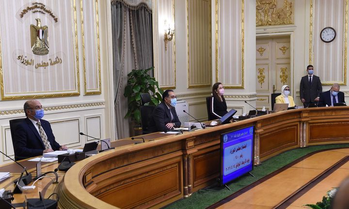 مجلس الوزراء يستعرض آخر مستجدات فيروس كورونا في مصر وزيرة الصحة تستعرض جهود التوسع في مراكز تلقي اللقاح 80410