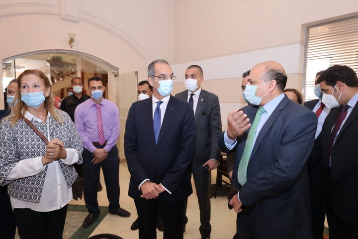 الدكتور/ عمرو طلعت وزير الاتصالات وتكنولوجيا المعلومات يلتقى طلبة بُناة مصر الرقمية بمقر المبادرة 90920