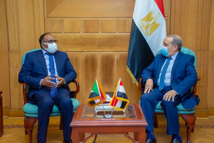 وزارة الدولة للإنتاج الحربي وزير الدولة للإنتاج الحربى يبحث مع مدير عام منظومة الصناعات 93626