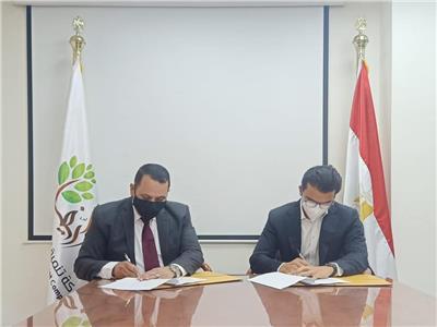 وقع المهندس عمرو عبد الوهاب رئيس مجلس إدارة شركة «تنمية الريف المصرى الجديد» والمهندس عمرو علام الرئيس E0ATk lXEAMqPQ1