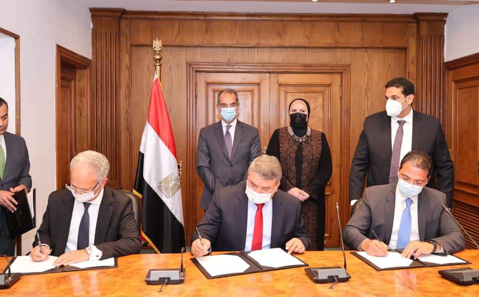 شهد الدكتور عمرو طلعت وزير الاتصالات وتكنولوجيا المهلومات والمهندسة نيفين جامع وزيرة التجارة والصناعة