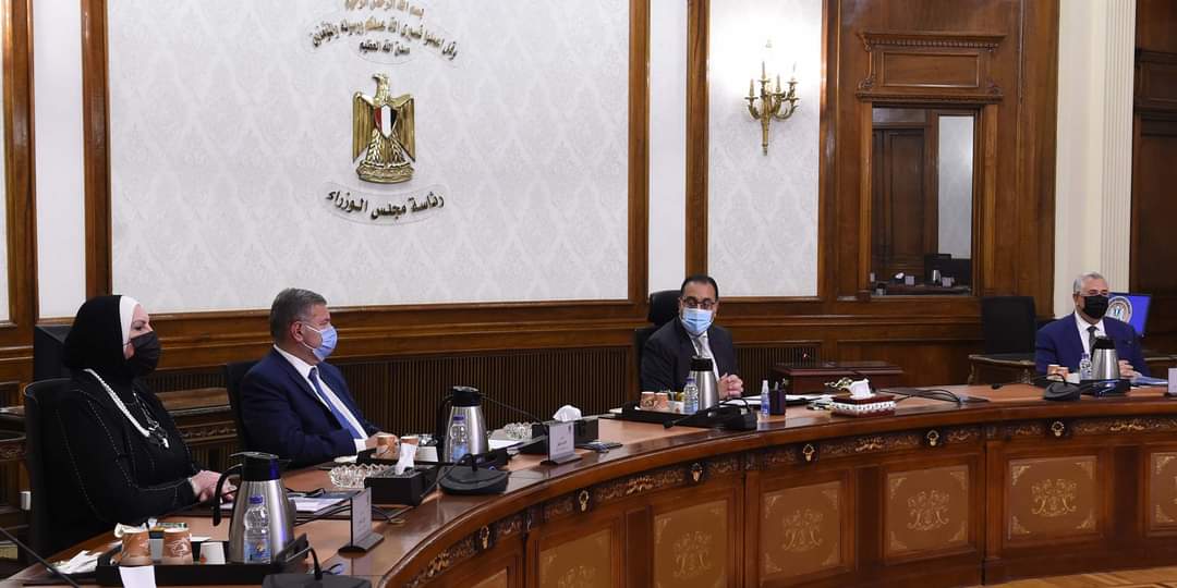 عقد الدكتور مصطفى مدبولي، رئيس مجلس الوزراء، اجتماعا لمتابعة خطة تطوير صناعة الغزل والنسيج وتشجيع زراعة Ey3mCUtXIAAaUGF