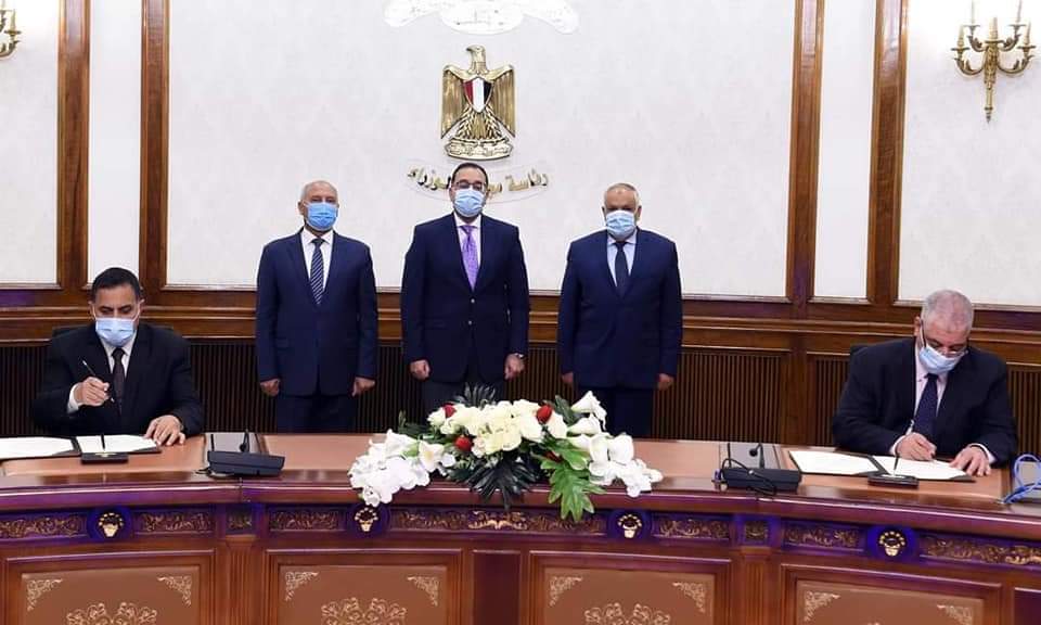 شهد الدكتور مصطفى مدبولي، رئيس مجلس الوزراء، اليوم، بحضور المهندس كامل الوزير، وزير النقل، والفريق