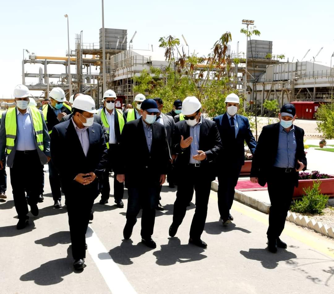 تفقد المهندس طارق الملا وزير البترول، مشروع محطة ضواغط غاز دهشور التى تعمل على تأمين إمدادات الغاز Eyr2Yy0XMAIG48K